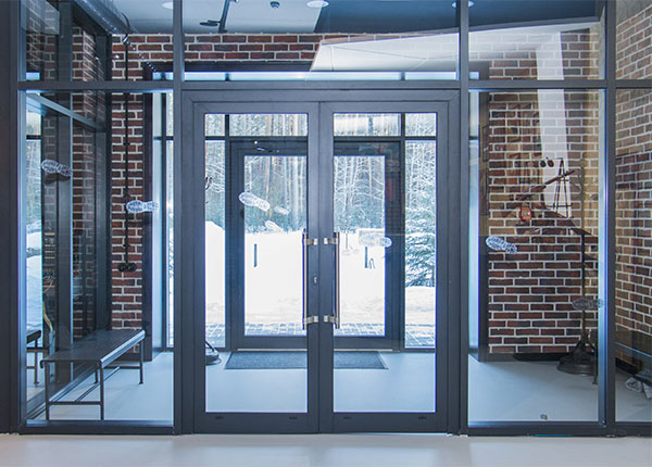 Алюминиевые двери в бизнес центр в Люберцах