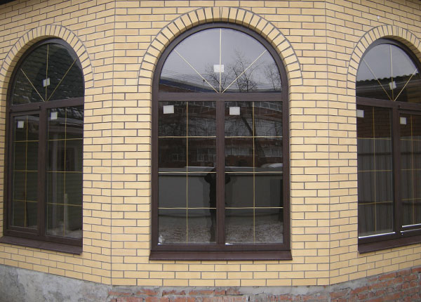 Остекление дачи арочными окнами в Люберцах