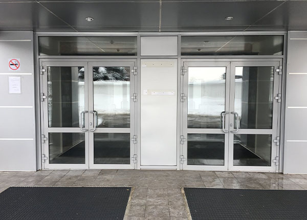 Входные алюминиевые двери со стеклопакетом в Люберцах